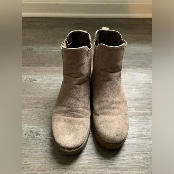 Cliffs Booties Chelsea Boots Tan Nude Beige Comfy Boots Size 7 M - Picture 3 of 16